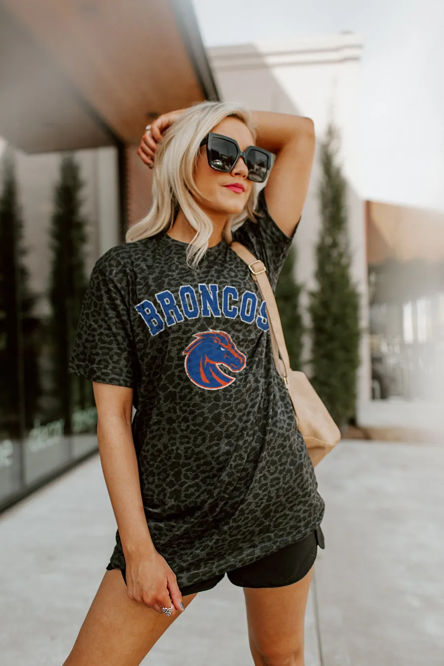 BOISE STATE BRONCOS "ALL THE CHEER" LEOPARD STANDARD FIT CREW NECK TEE