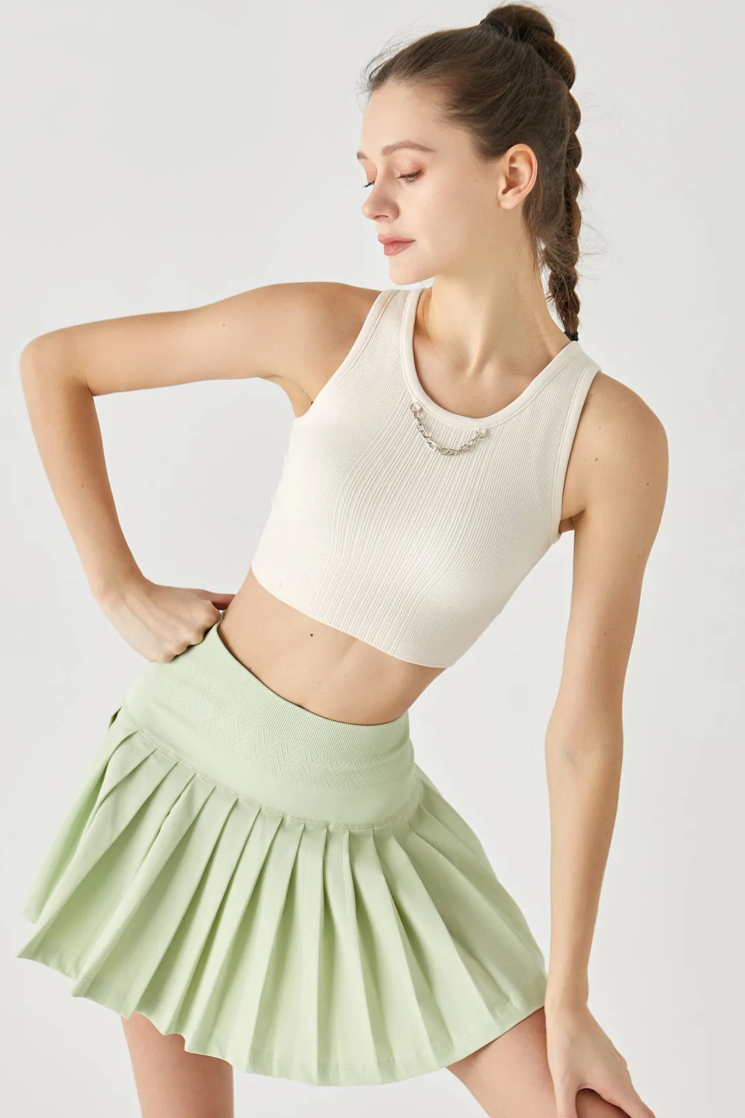 Breathable Seamless Knit Sports Bra with Built-in Cups