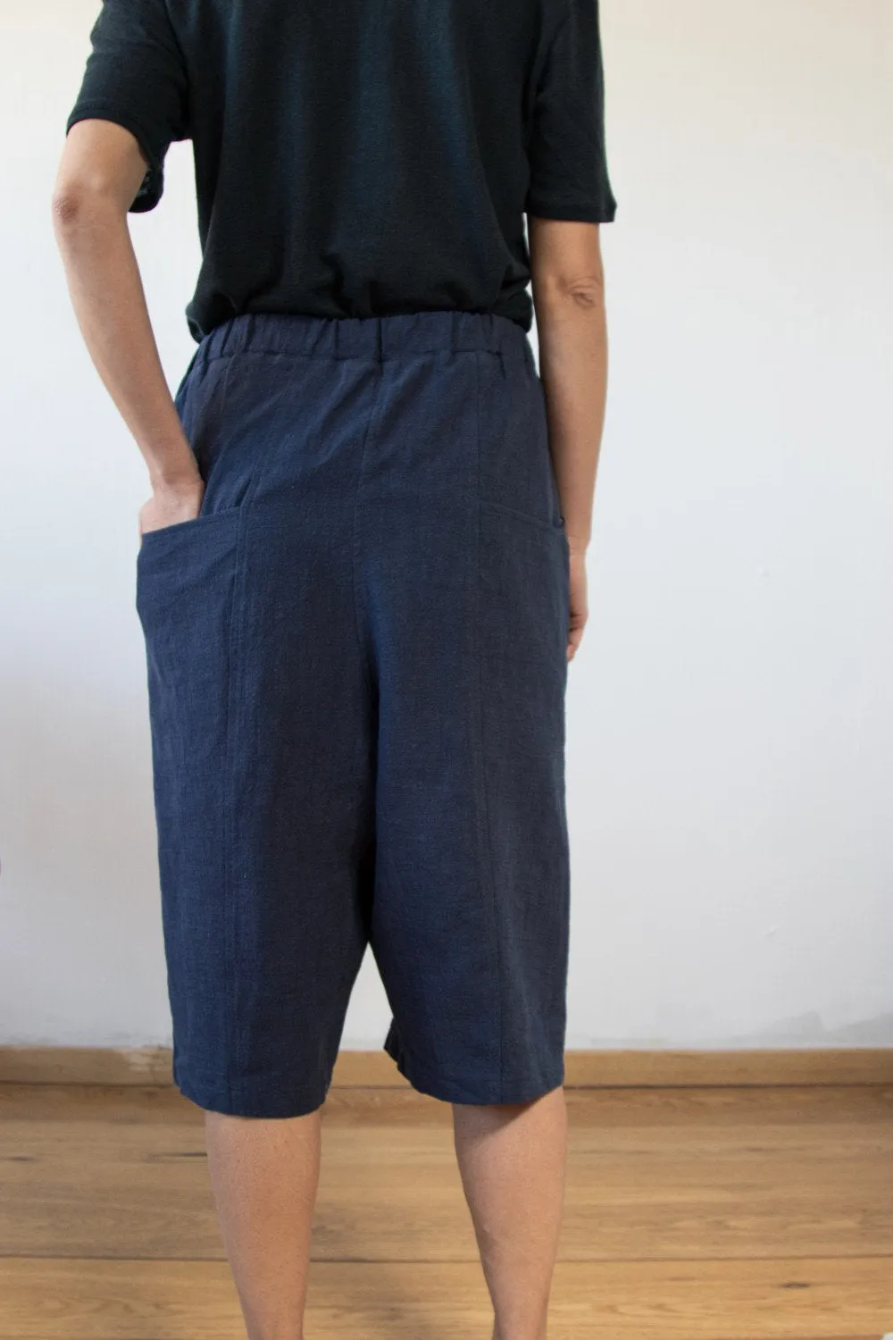 Knee-length wide unisex shorts