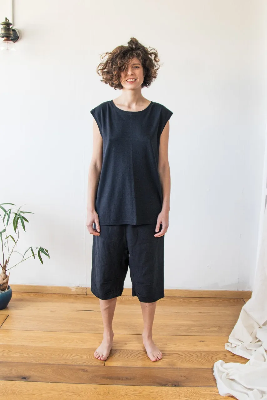 Knee-length wide unisex shorts
