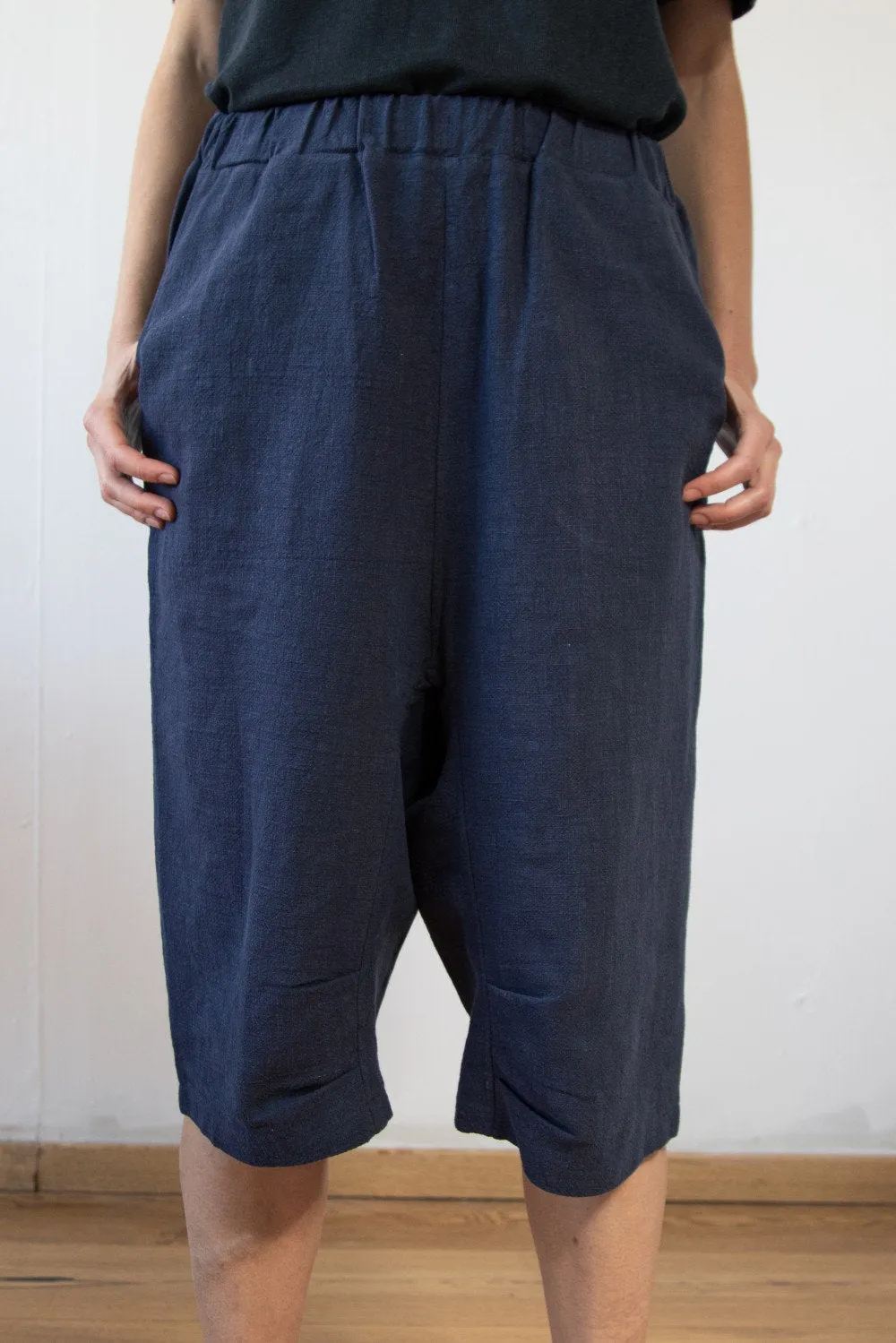 Knee-length wide unisex shorts