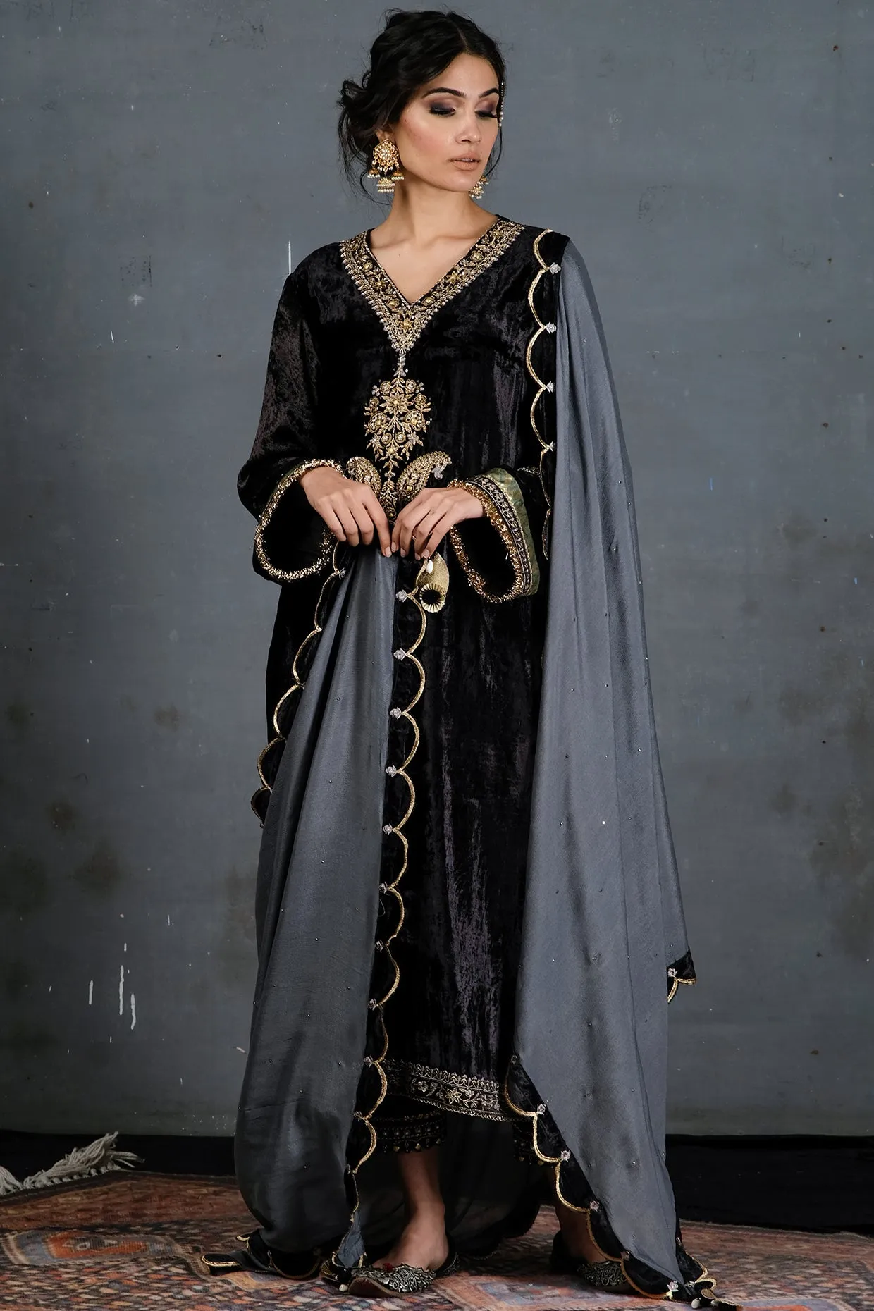 Relaxed Fit Velvet Suit In Black