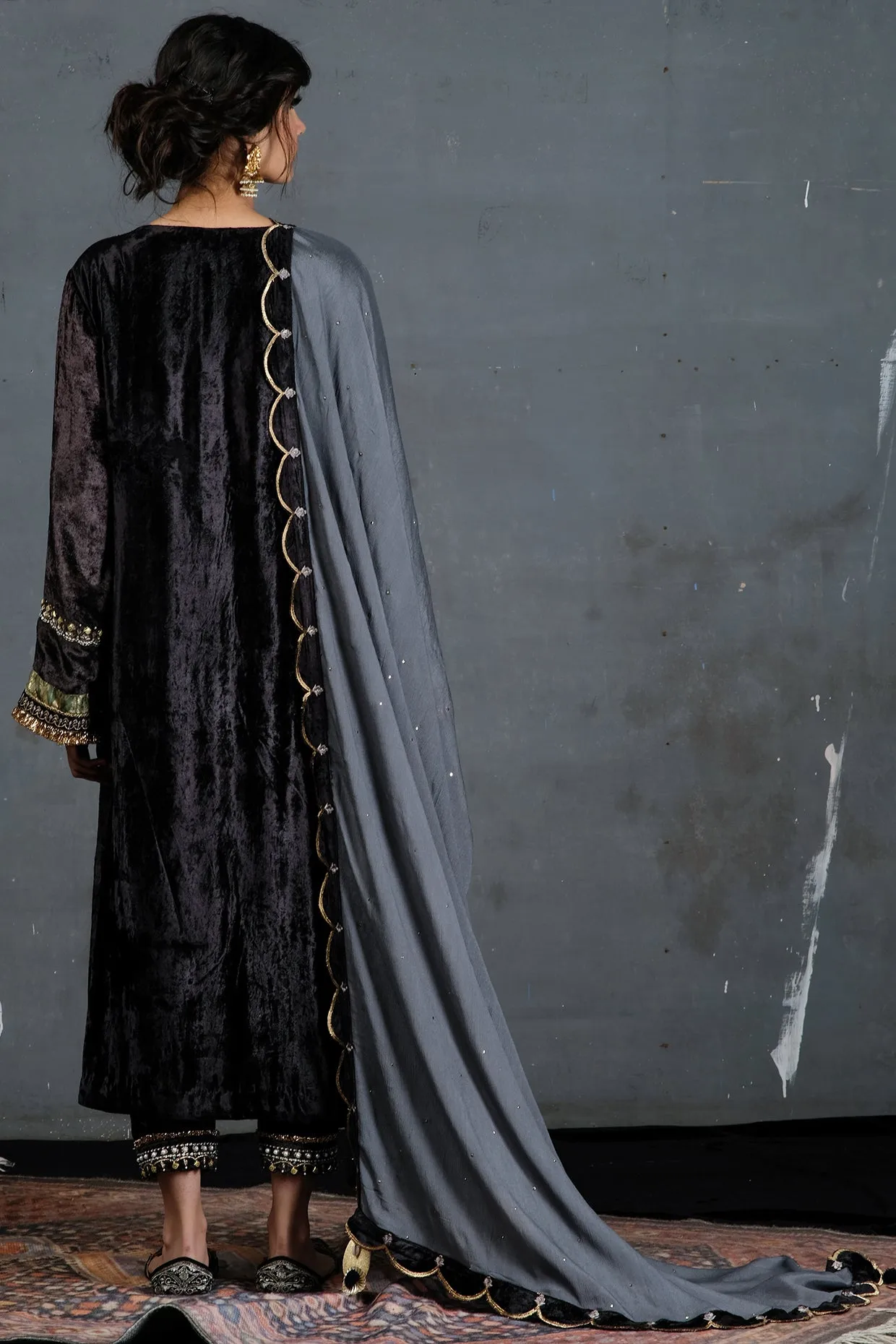 Relaxed Fit Velvet Suit In Black