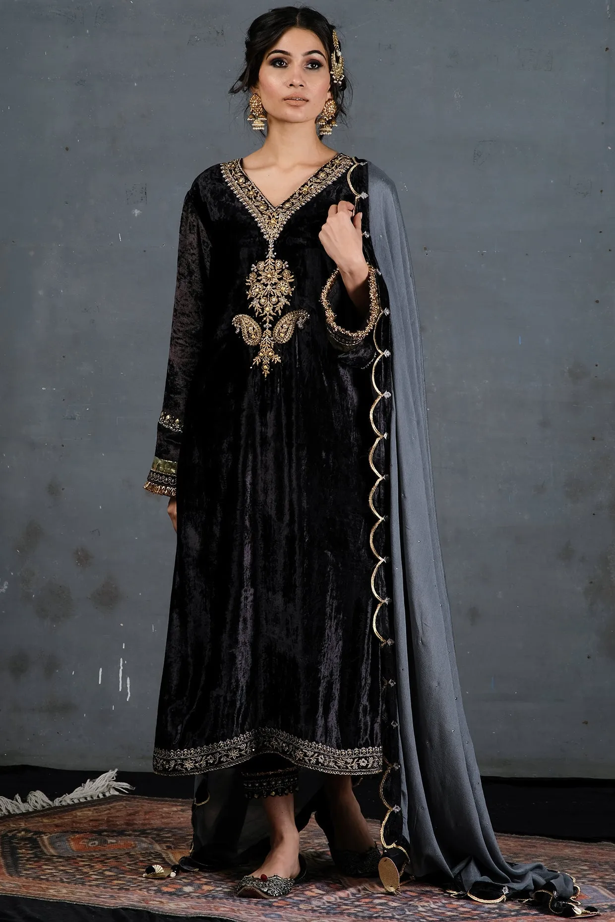 Relaxed Fit Velvet Suit In Black