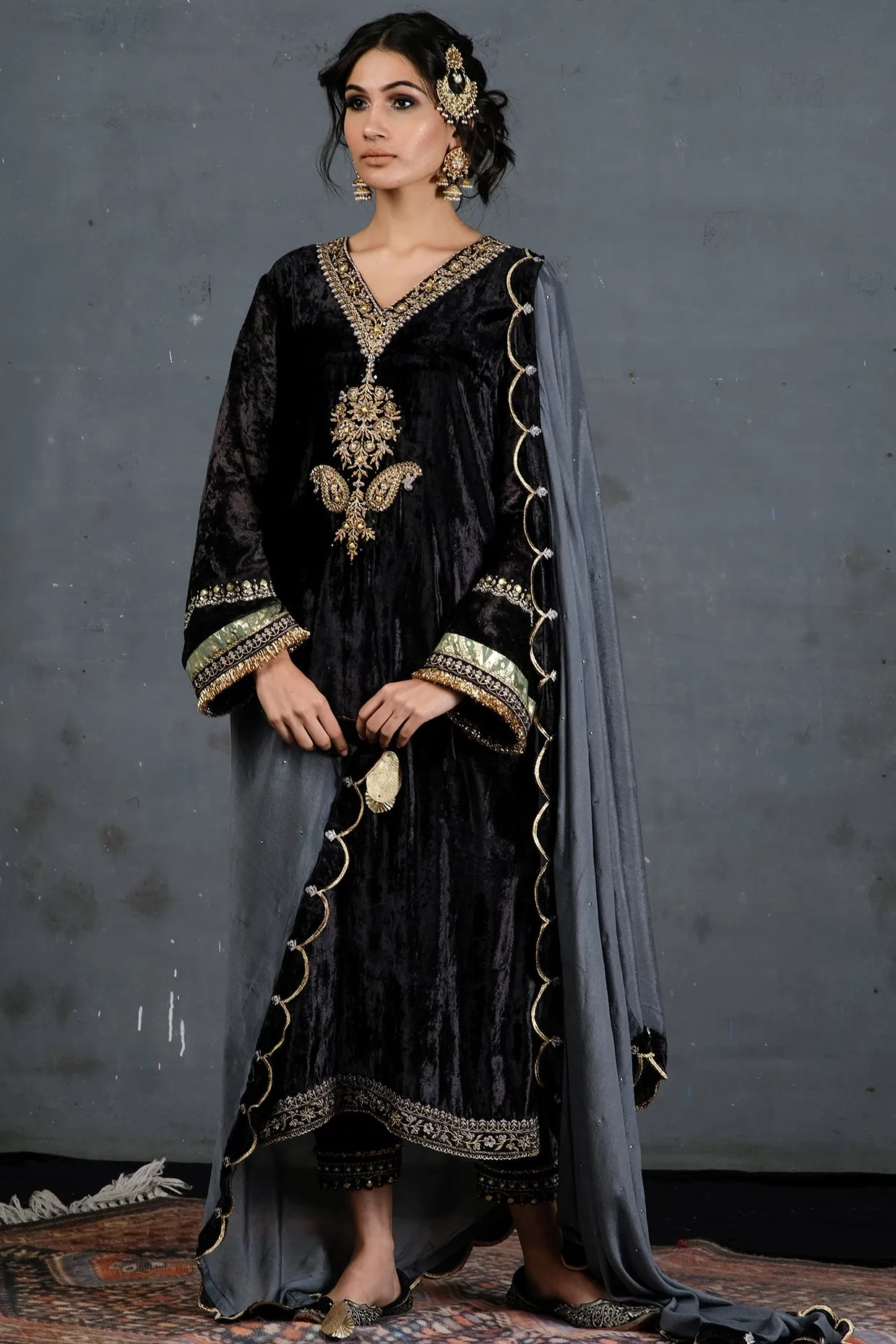 Relaxed Fit Velvet Suit In Black
