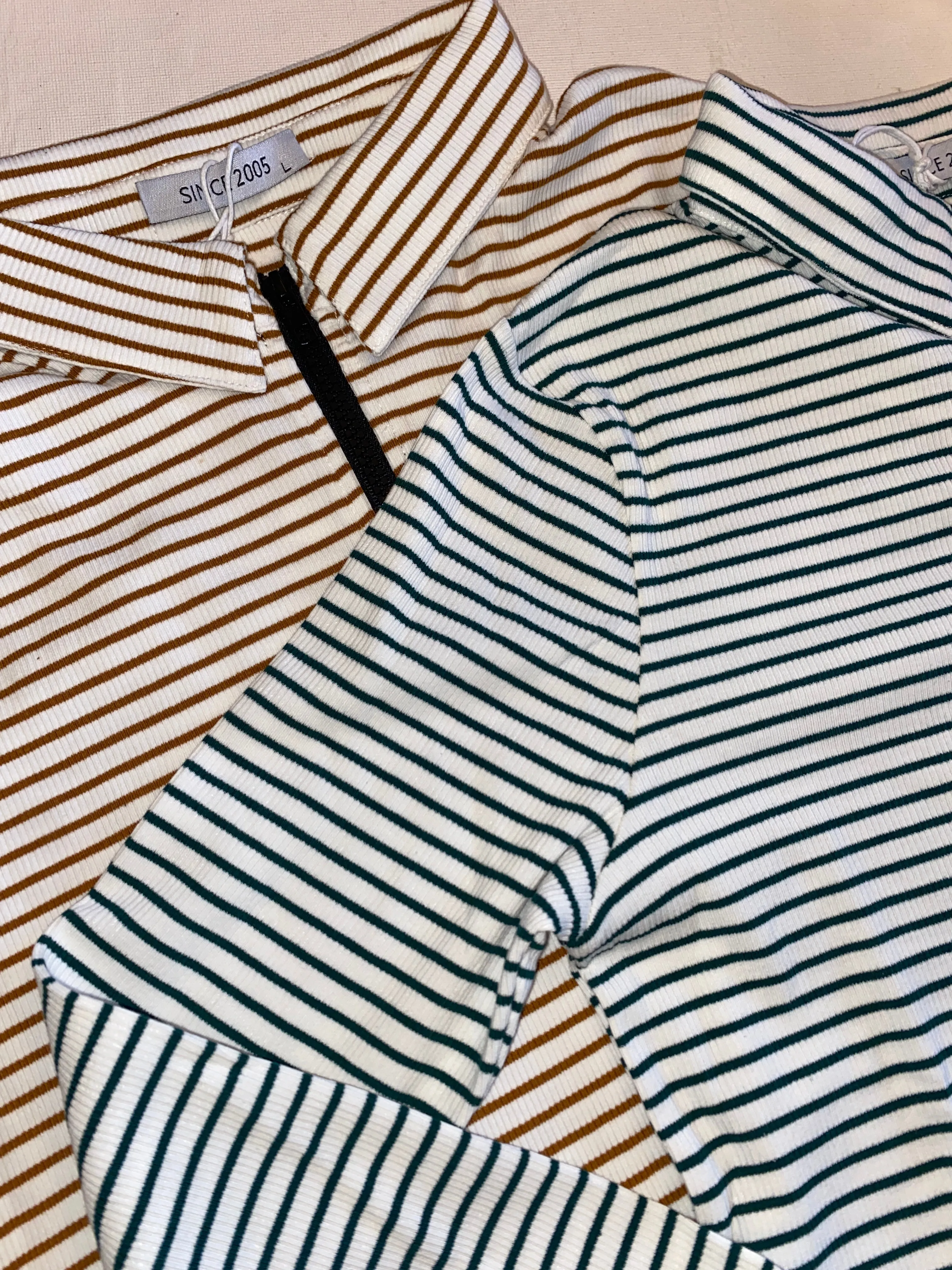 ZIPPER STRIPED TOP